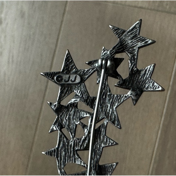 J & J silver tone star brooch - Picture 5 of 5